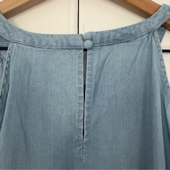 Torrid 100% Tencel Halter Neck Tiered Sleeveless Top in
Light Wash Lyocell Tank - Picture 5 of 13